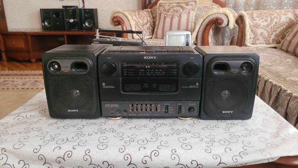 Sony magnitafon,mikrafon,mini telvizor,radio, fotofarat,tikuv moshin
