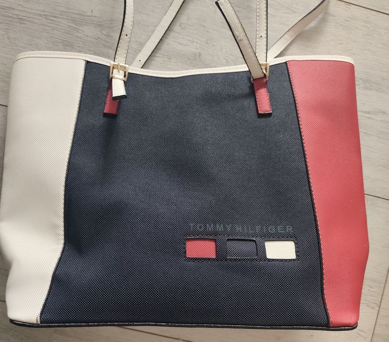 Tommy Hilfiger чанта