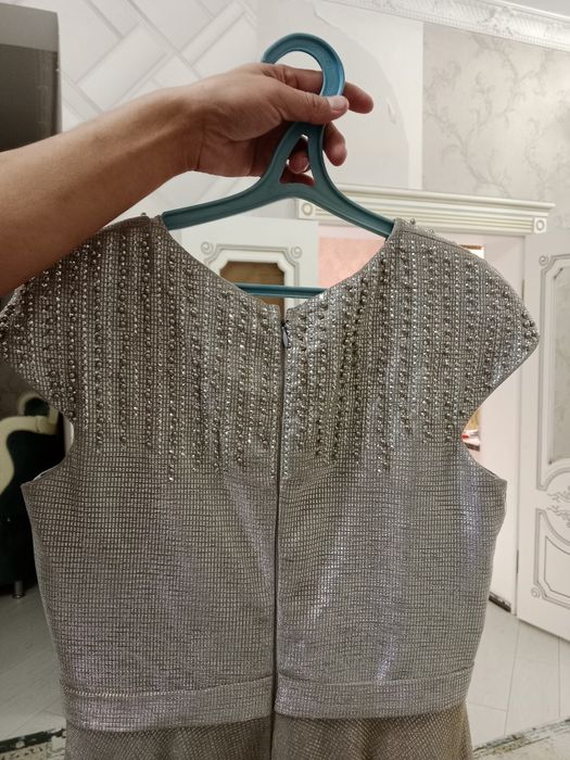 Платия вечерний серебристый