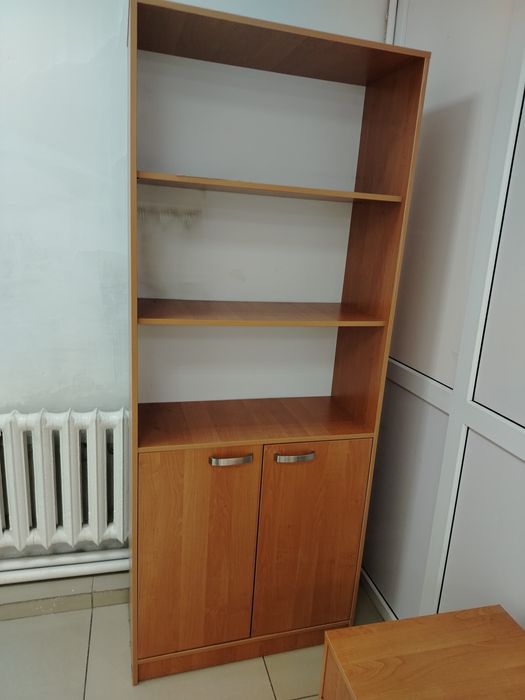 Продам шкаф и стол