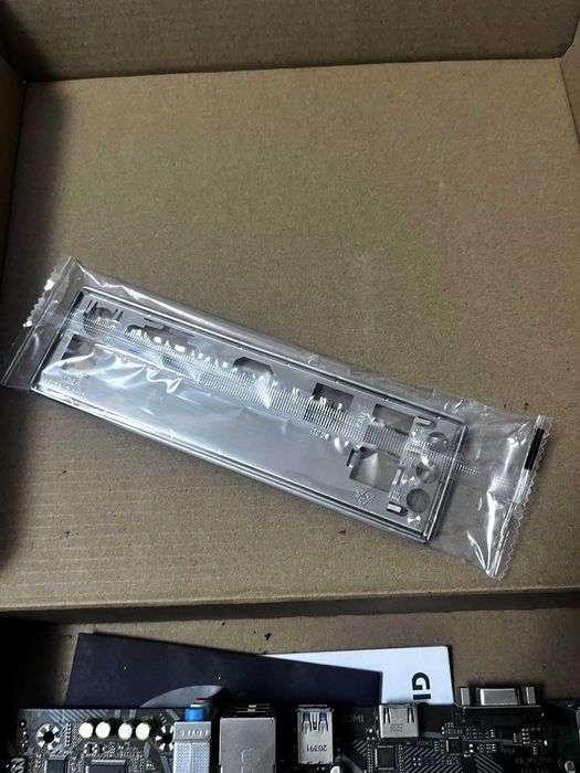 Kit procesor i5 10400F + placa de baza Gigabyte H410M-H