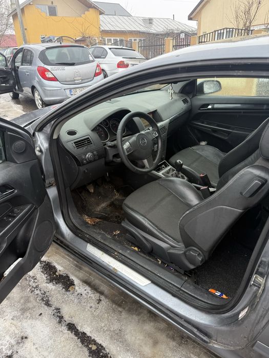 Dezmembrez opel astra h gtc 2.0 LER 200 cai