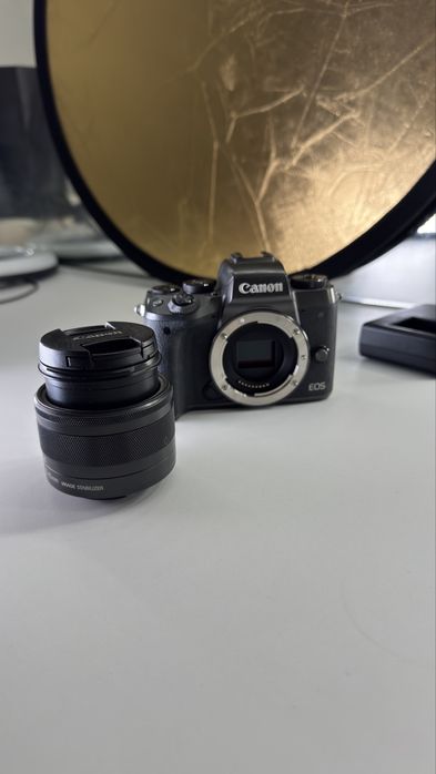 Aparat Canon EOS M5