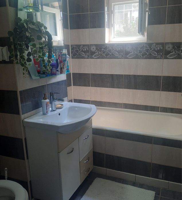 Închiriez apartament 1 mai