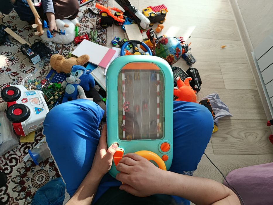 Продаю игрушку машину