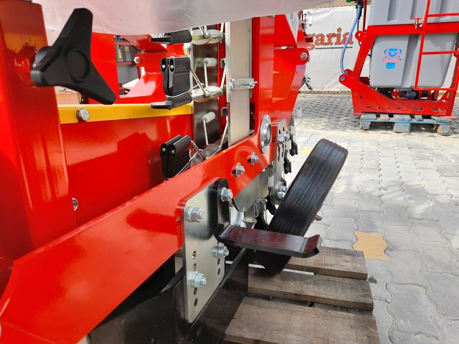 Разсадо-посадачни машини с полуавтоматичен захват