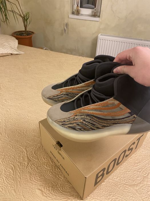 Vand Yeezy Qntm.