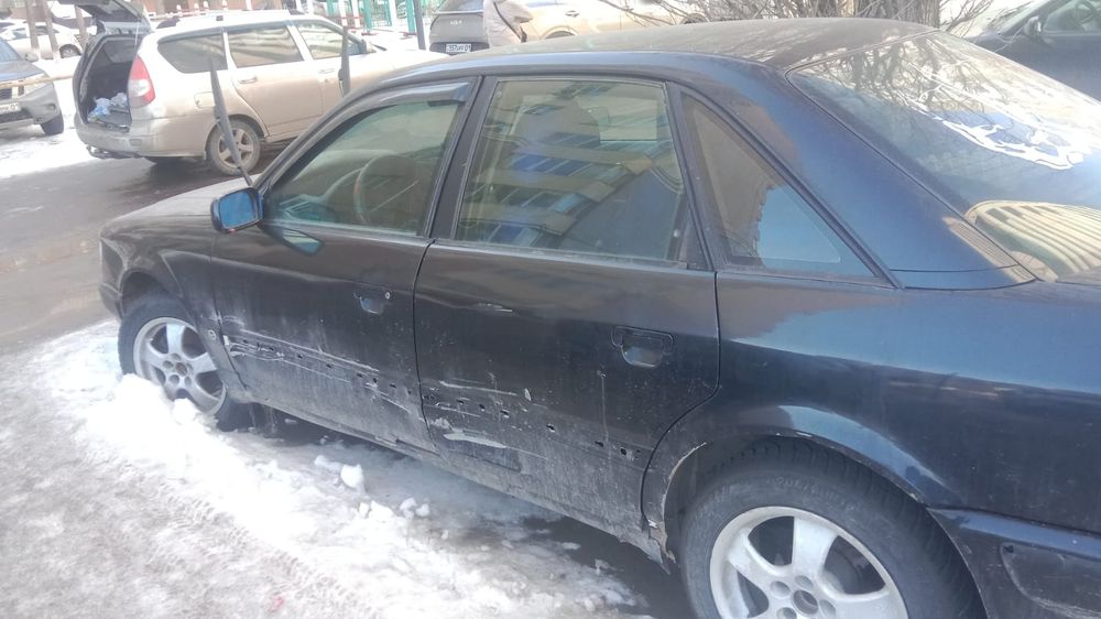 Продам  Audi 100 C4