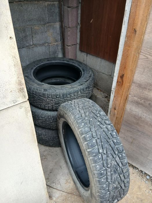 Срочно продам! Зимние шины,шиповные