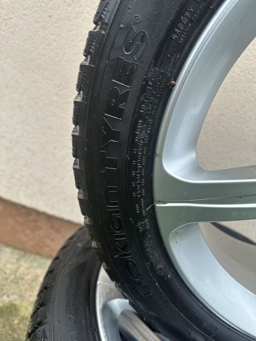 Jante orginale Mercedes cu anvelope de iarna 205/55R17 Nokian