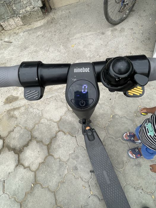 Продается электросамокат Ninebot KickScooter E22