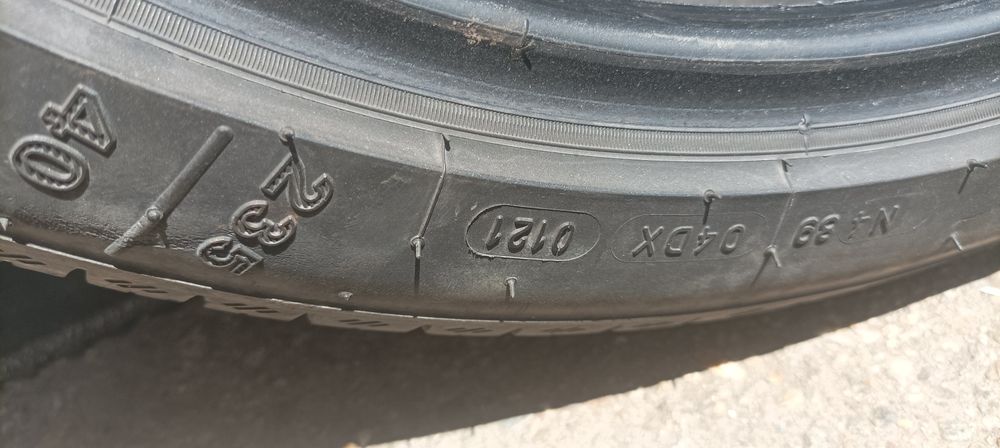 Летни гуми 235/40/18