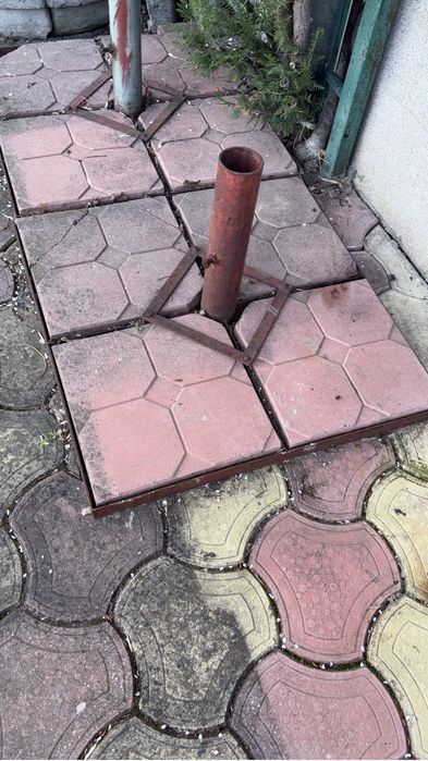 Suport umbrela cu piatra decorativa