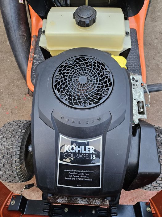 Tractoras de tuns iarba gazob Husqvarna LT 151