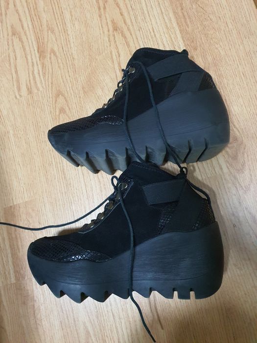 Обувки на платформа