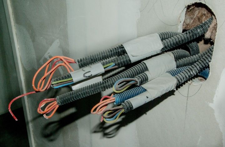 Electrician - CAM Electric – Conectăm siguranța cu profesionalismul!