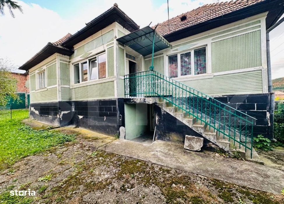 Casa cu 2 camere, 141 mp, 690 mp teren,  Petrestii de Mijloc