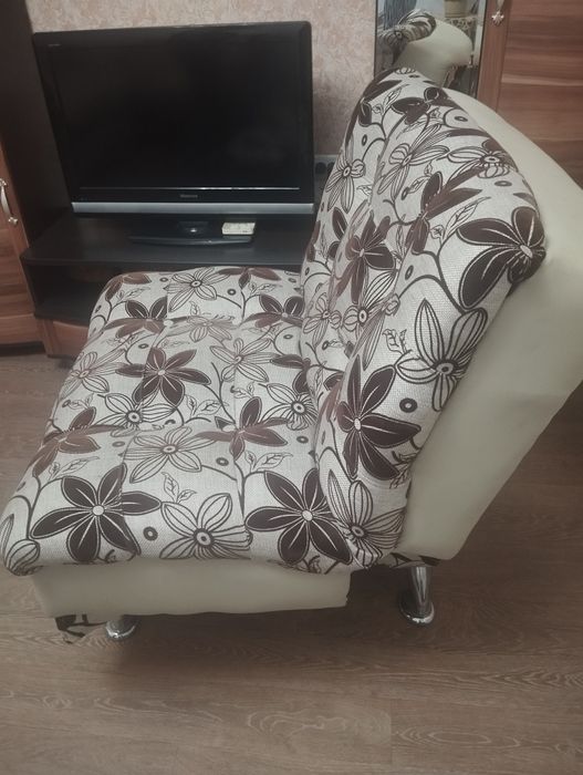 Продам кресло в хорошем состоянии.