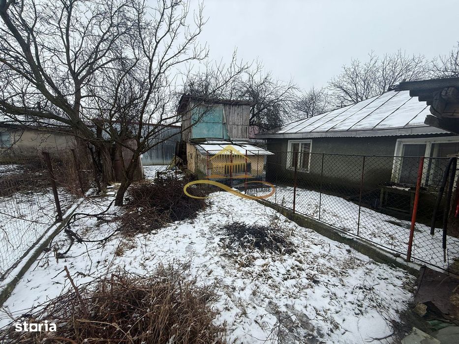Casa batraneasca cu teren de vanzare in Lilieci Bacau