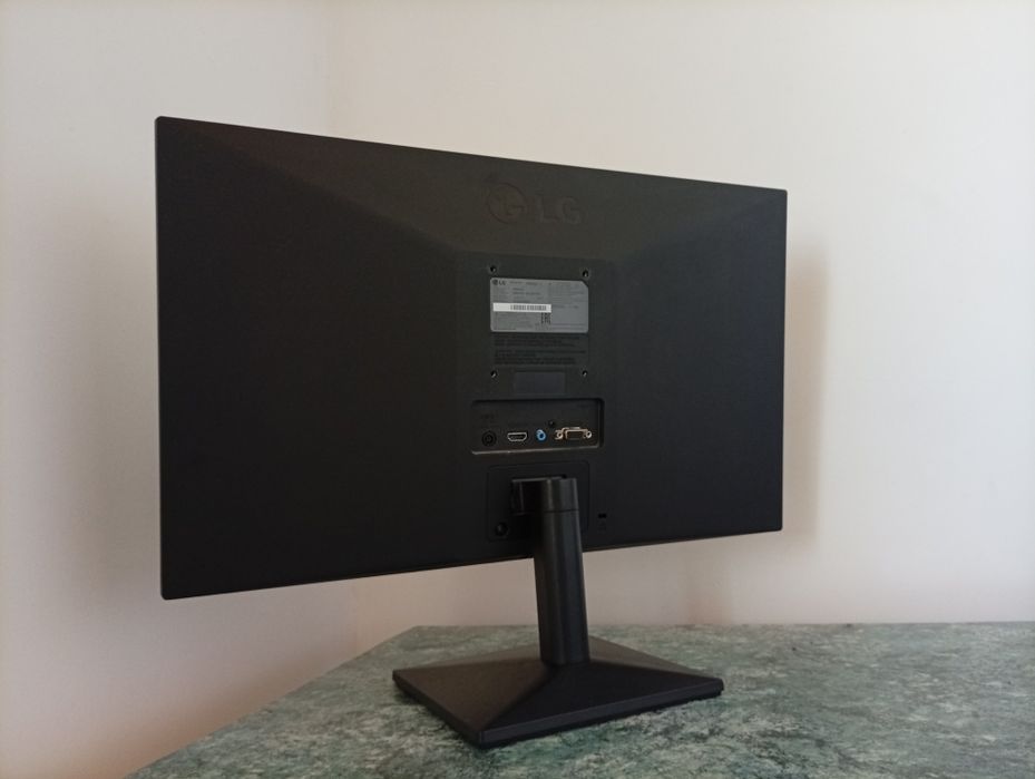 Монитор LG FULL HD 22"