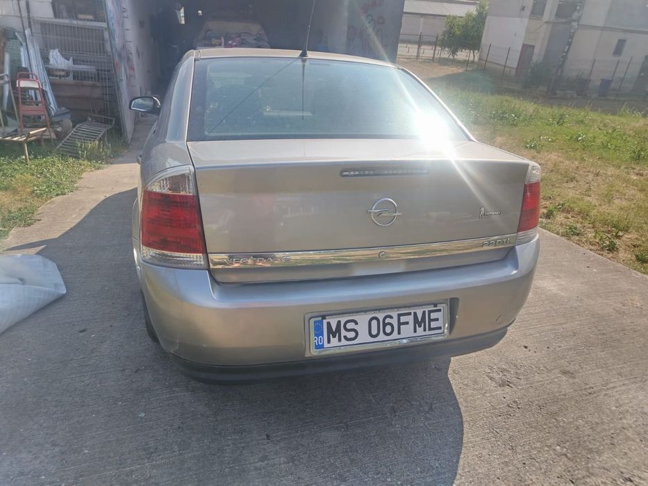 Opel Vectra  2004