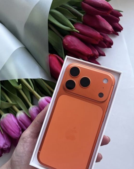 Срочно Продам IPHONE 17 PRO оранжевый