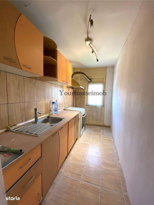 Apartament 3 camere semidecomandat, Craiovița Nouă – Zona Materna 3/10