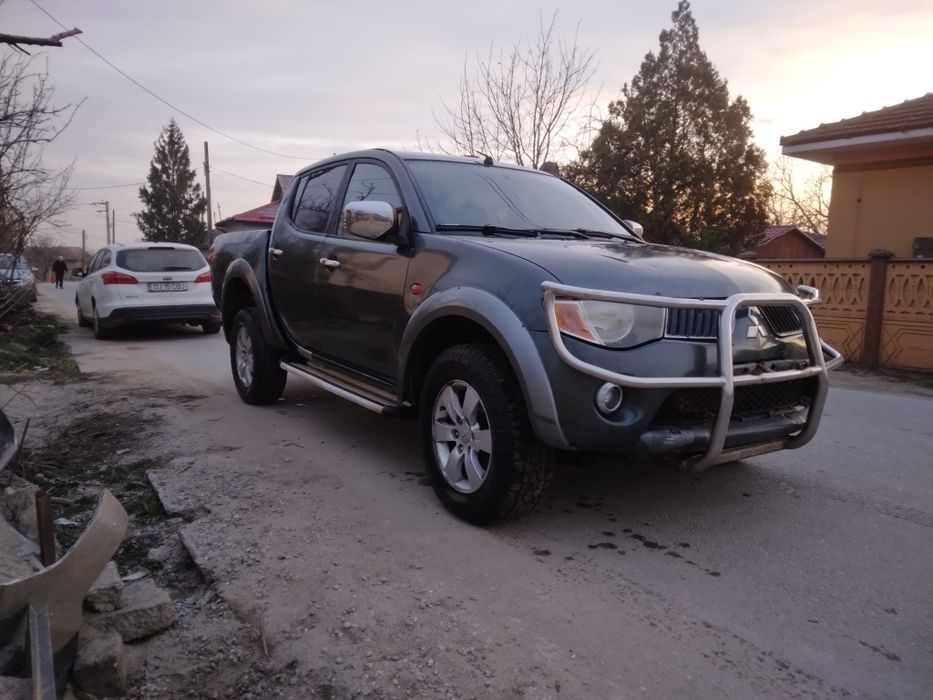 Dezmembrez Mitsubishi l200  din 2008 2.5 diesel