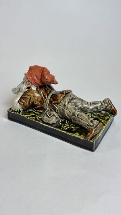 Фарфоровая статуэтка