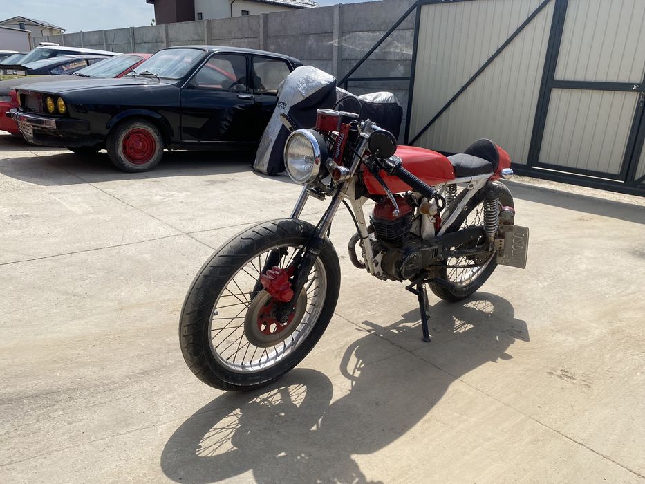 Motocicleta Honda CB50J CafeRacer