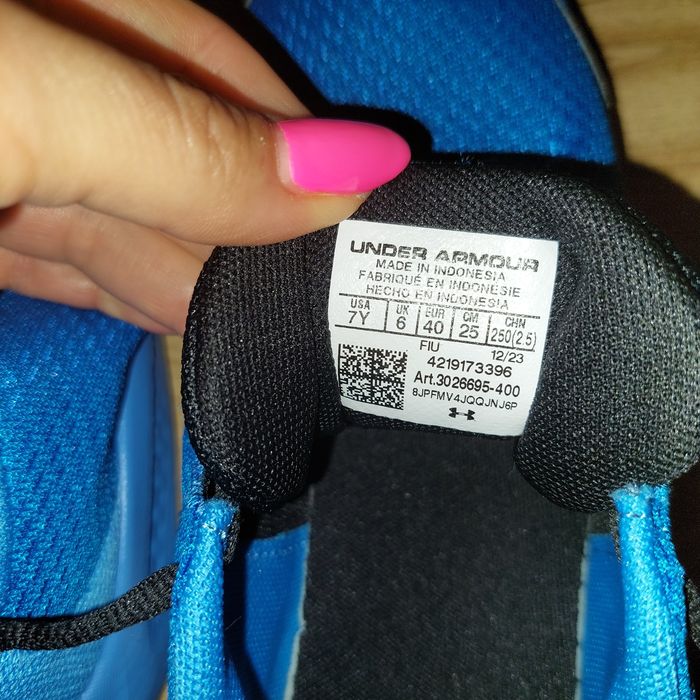 Маратонки Under Armour CHARGED 40 номер