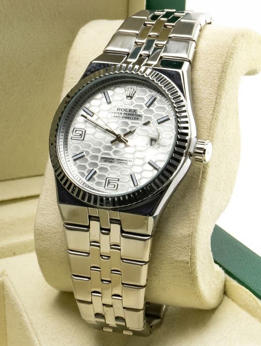 Продается часы зелёные, белые и синий