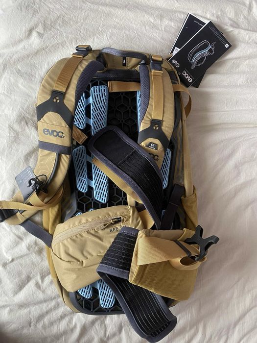 Най-висок клас Байк Раница с протектор за гръбнак EVOC Neo 16L