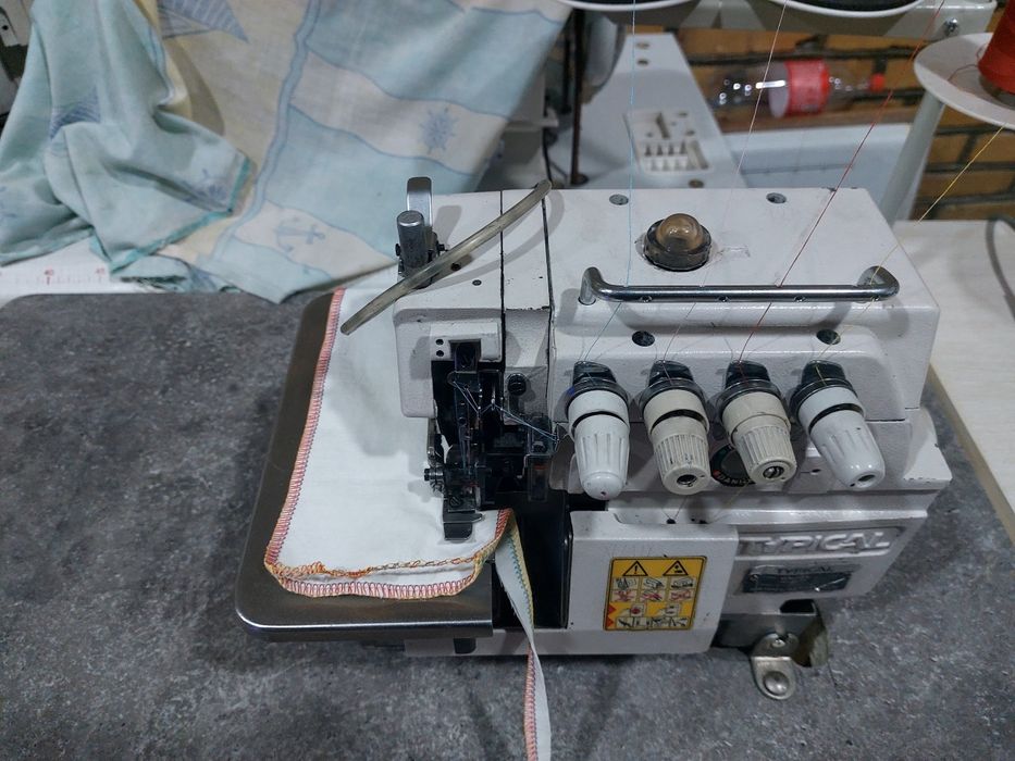 Швейная машинка оверлок