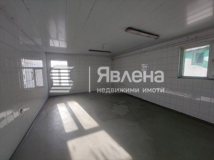 Производствена база и заведение за обществено хранене