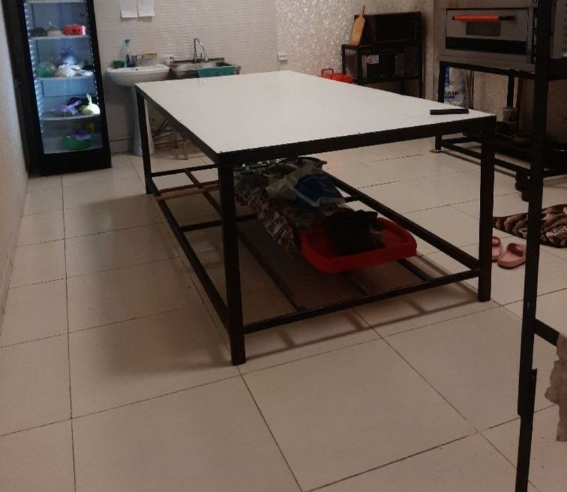 Продаётся стол..