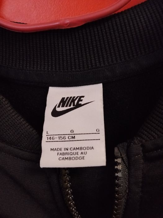 Продавам детски екип Nike
