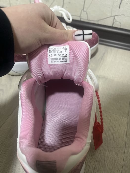 Air Jordan 11 pink