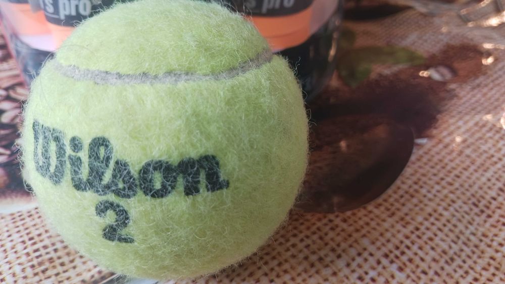 Echipamente de tenis folosite, in buna stare= Un chilipir negociabil.