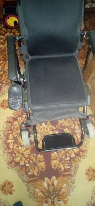 Продам инвалидное кресло срочно есть