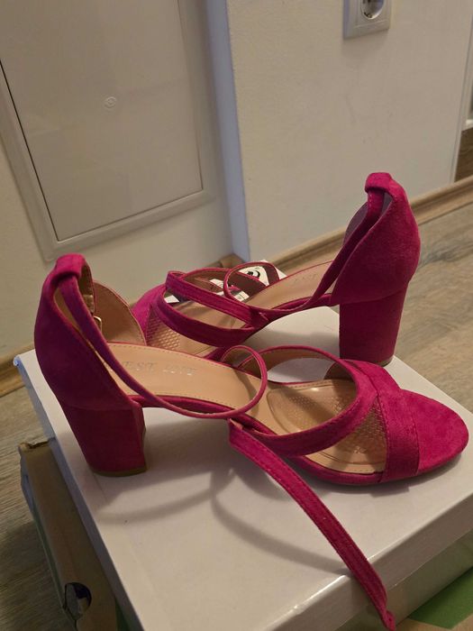 Сандали цвят фуксия 40 номер