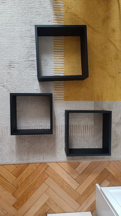 Etajere pătrate negre