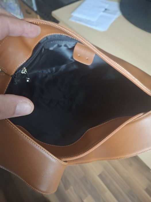 Vinzare geanta din piele pt dame.