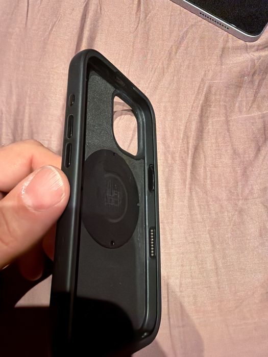 Se vinde husa QuadLock iPhone 15 MagCase
