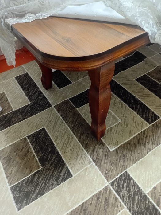 стол раздвижной.