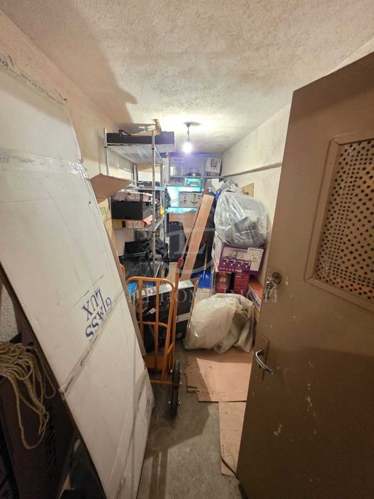 Реф. 2784 Тристаен Обзаведен / Гараж /  Стая / Таванско Помещение