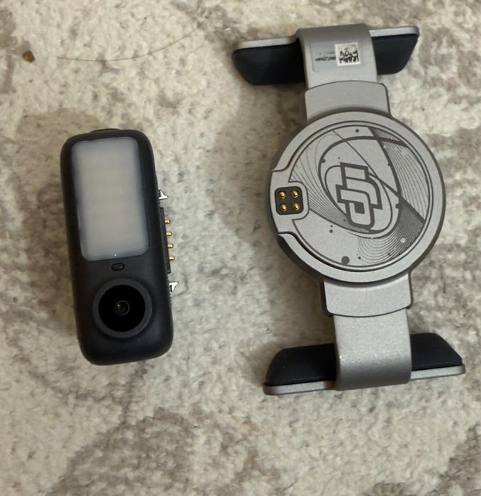 Stabilizator gimbal extensibil pentru smartphone