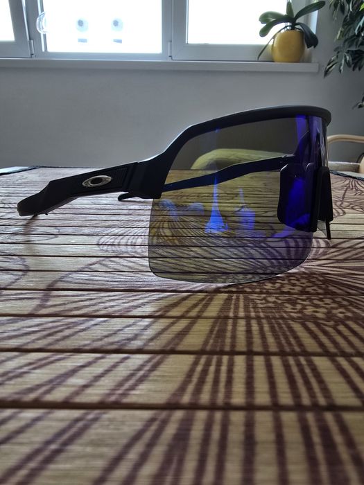 Слънчеви очила Oakley Sutro