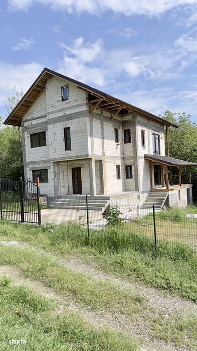 Casa Cu Teren 1200 Mp| Str. Apusului - Copacelu