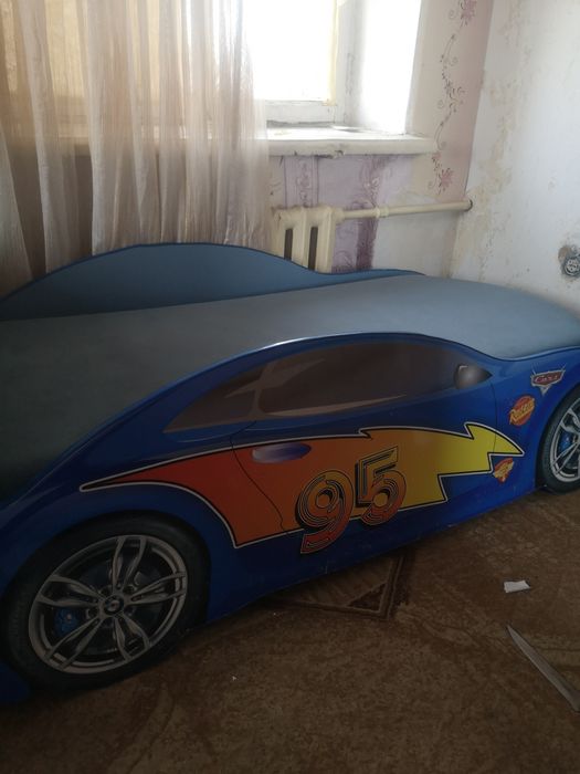 Кровать машина детская